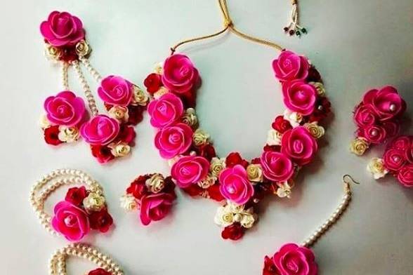 Floral jewellery