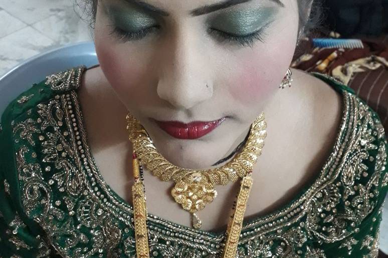 Riya Herbl Beauty Parlour