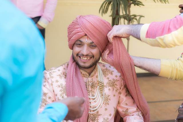 Groom in barat