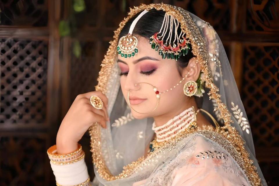 Pooja Chauhan Makeup Artist