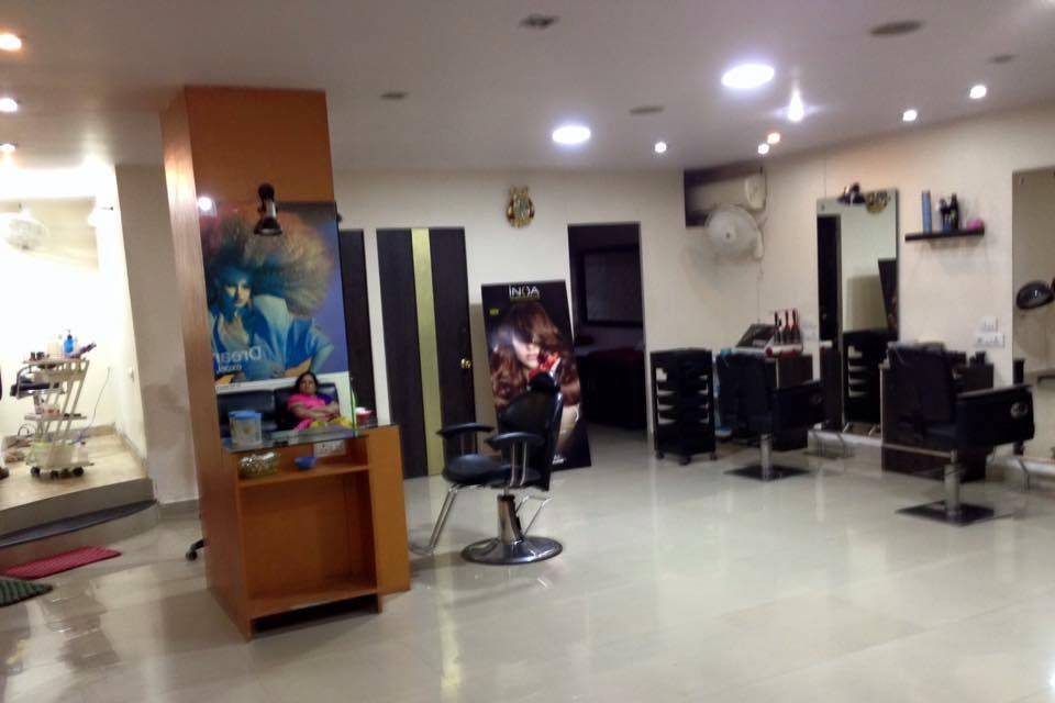 Guys & Dolls Unisex Salon & Makeup Studio - Makeup Salon - Gomti Nagar -  