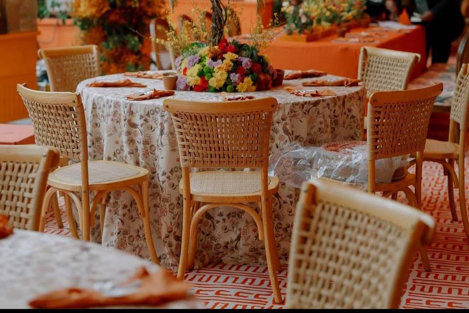 Lavish Seat with Centrepieces