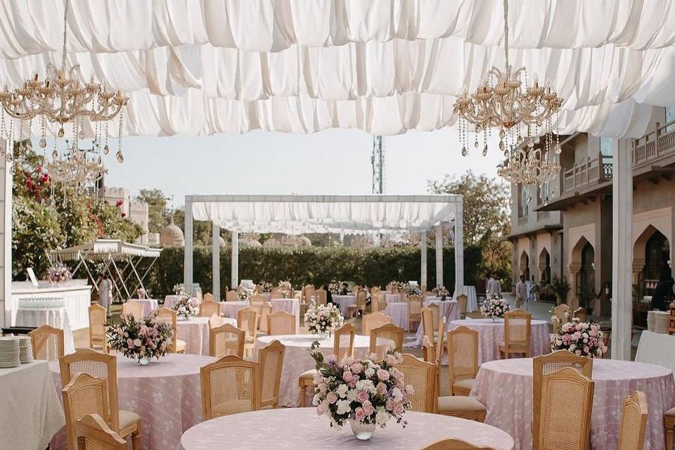 Gorgeous Round Table Setup