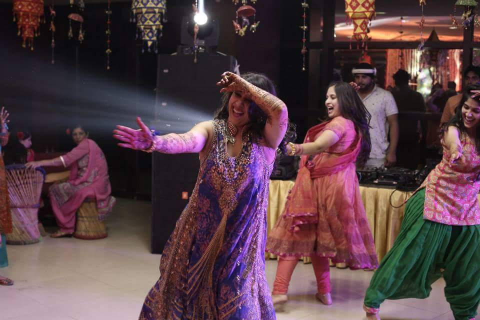 Dancing Pheras, Noida