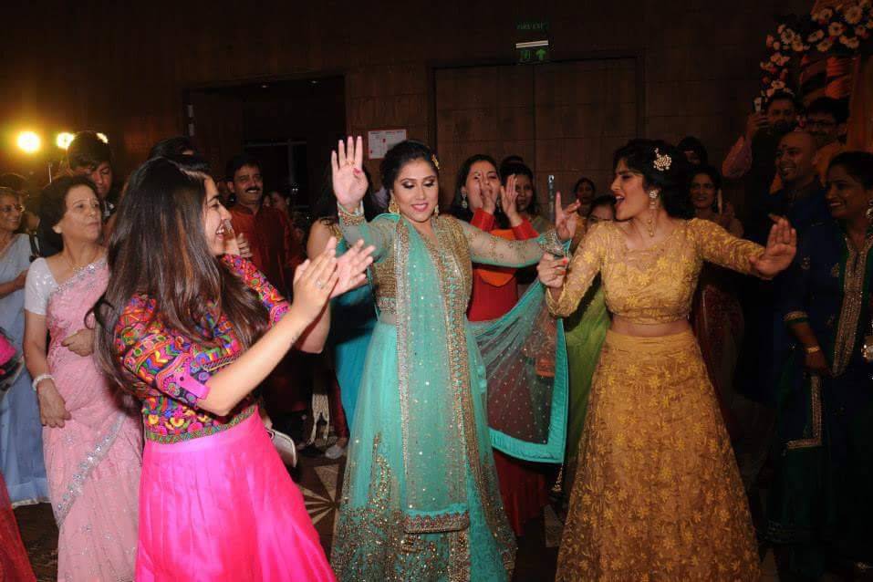 Dancing Pheras, Noida