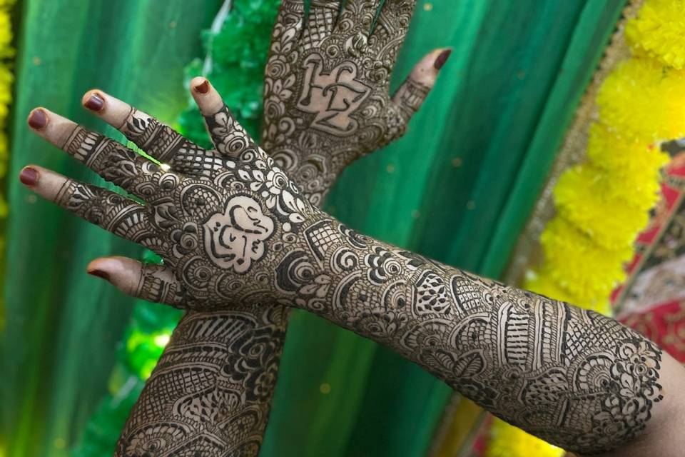 Brides mehendi with arabic wor