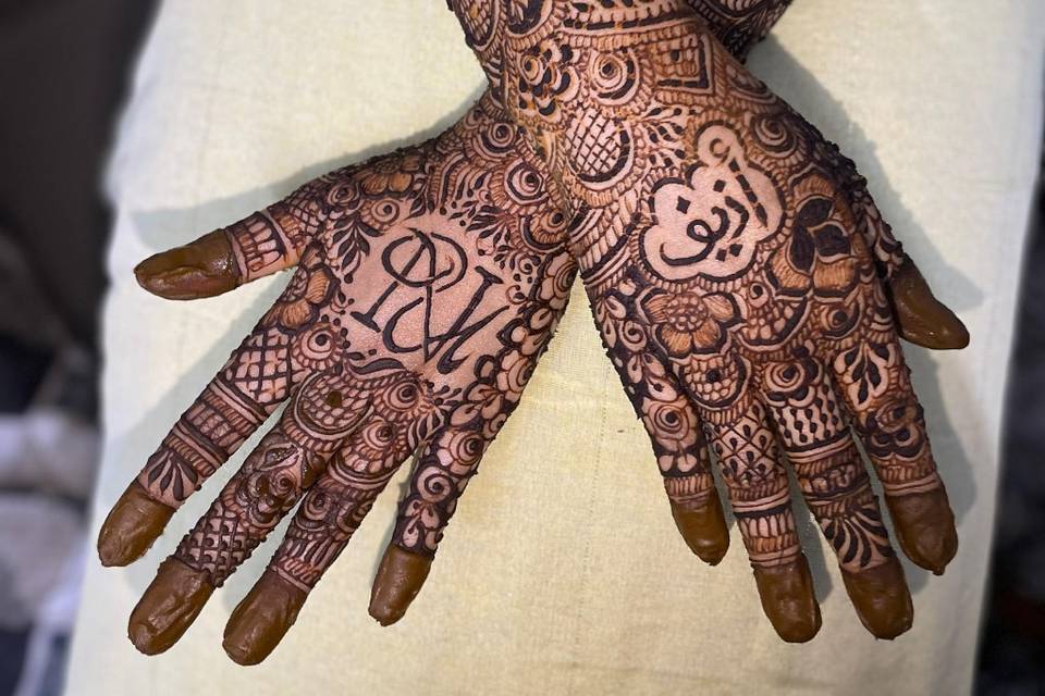 Arabic style henna
