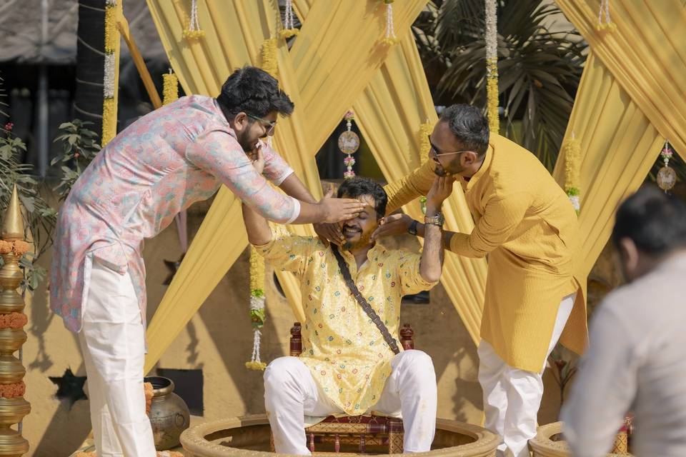 Abhijeet & Sukhadha ( Haldi )