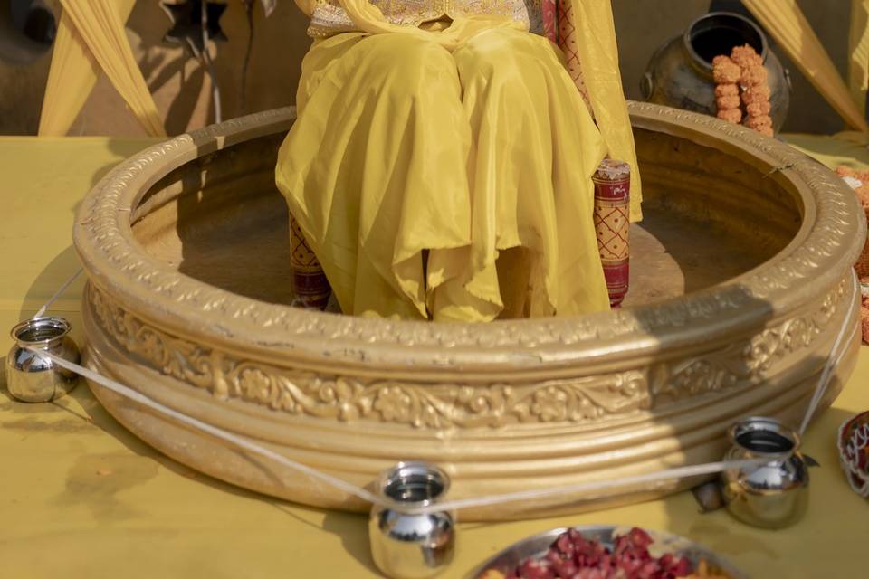 Abhijeet & Sukhadha ( Haldi )