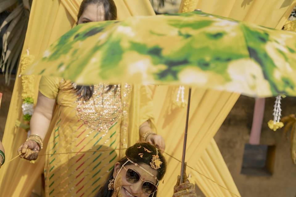 Abhijeet & Sukhadha ( Haldi )