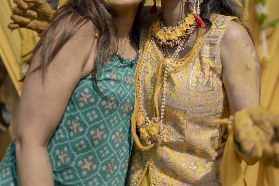 Abhijeet & Sukhadha ( Haldi )