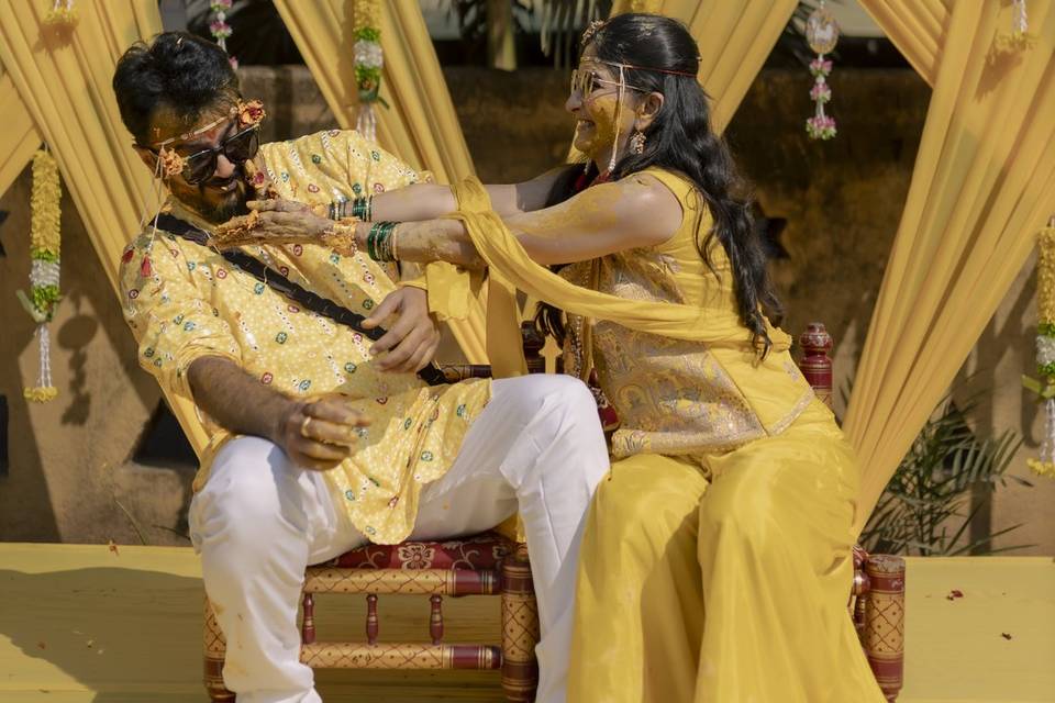 Abhijeet & Sukhadha ( Haldi )
