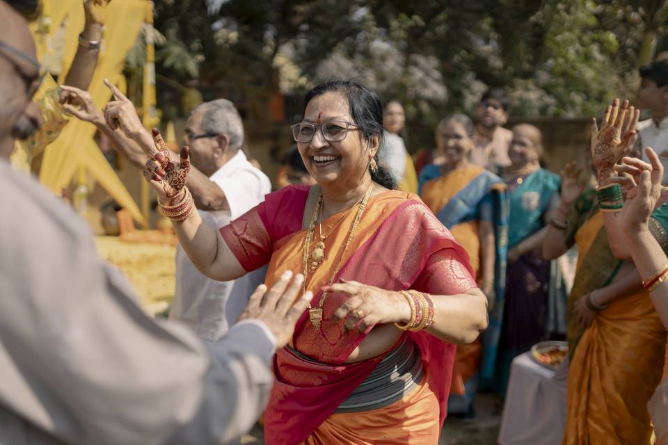 Abhijeet & Sukhadha ( Haldi )