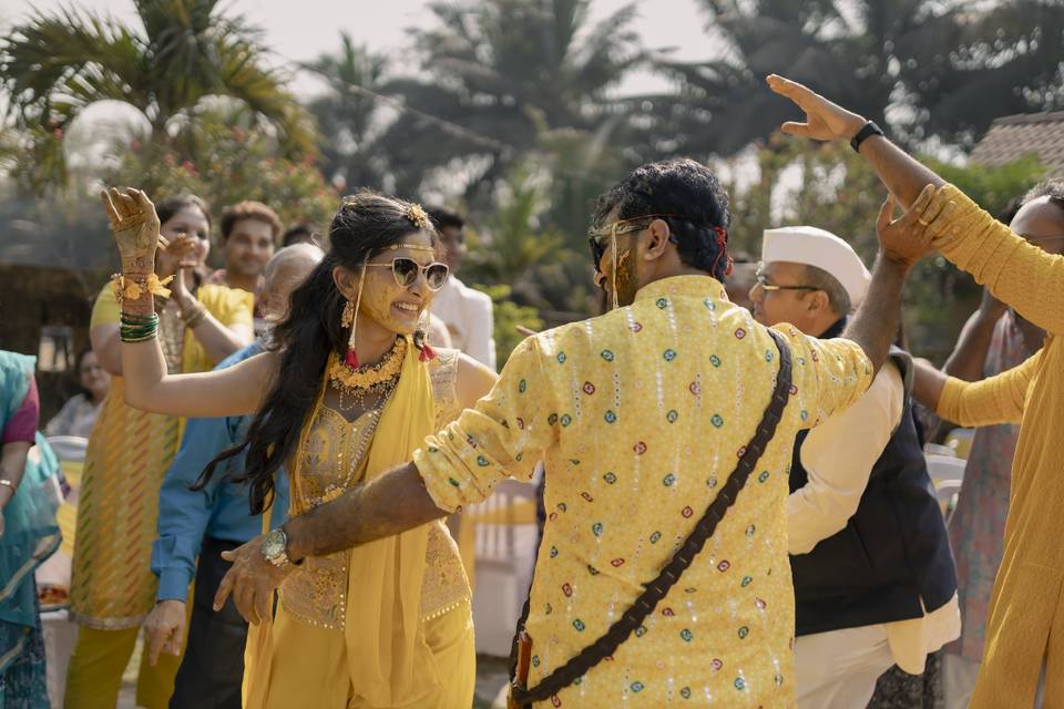Abhijeet & Sukhadha ( Haldi )