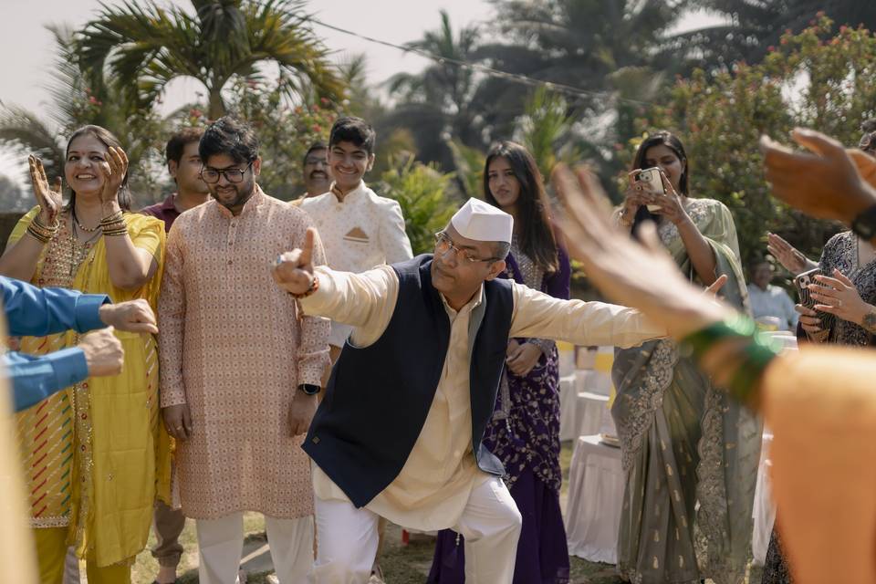 Abhijeet & Sukhadha ( Haldi )