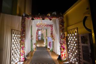 Hotel Radiance Courtyard