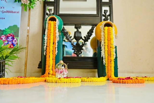 Entrance decor