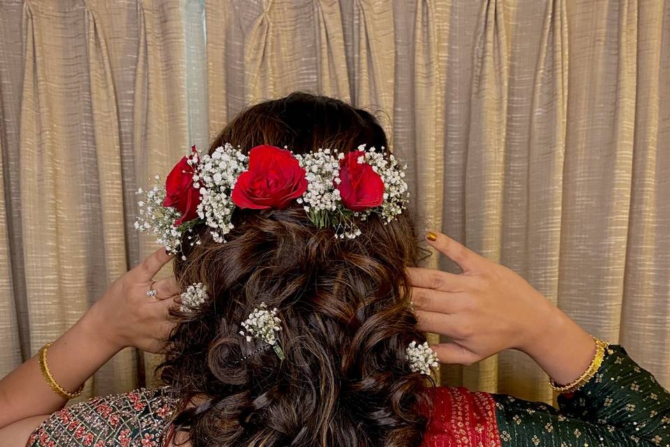 Hairstyle for mehendi