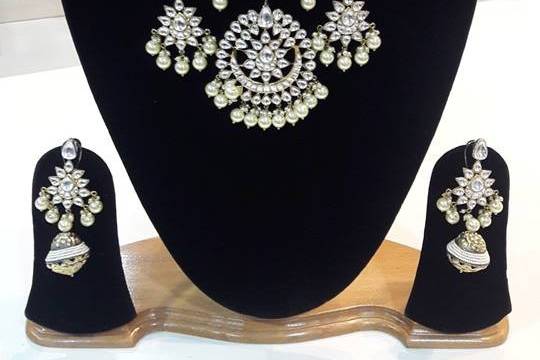 Necklace & earrings