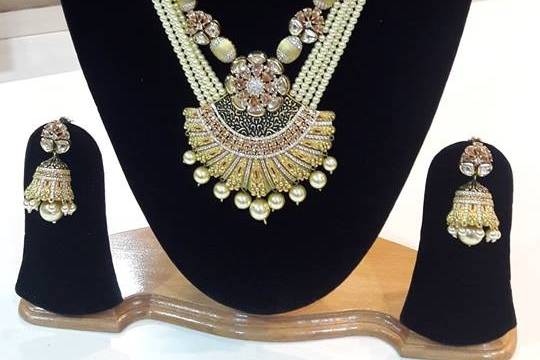 Necklace & earrings