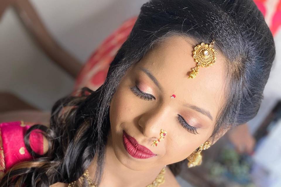 Neha Nikumbh - Makeup Artist