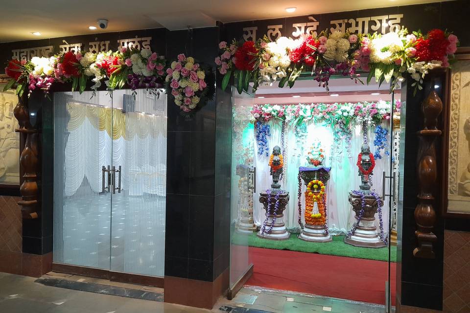 Entrance Decor