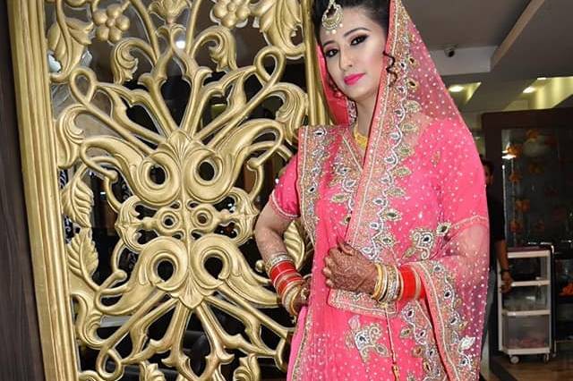 The traditional Punjabi Bride in Pink