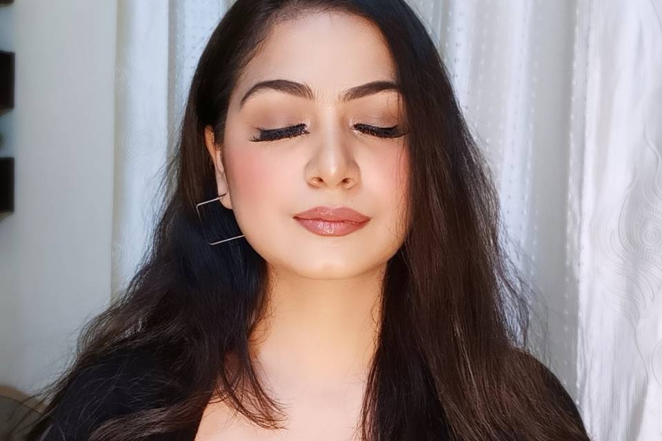 Regular party makeup