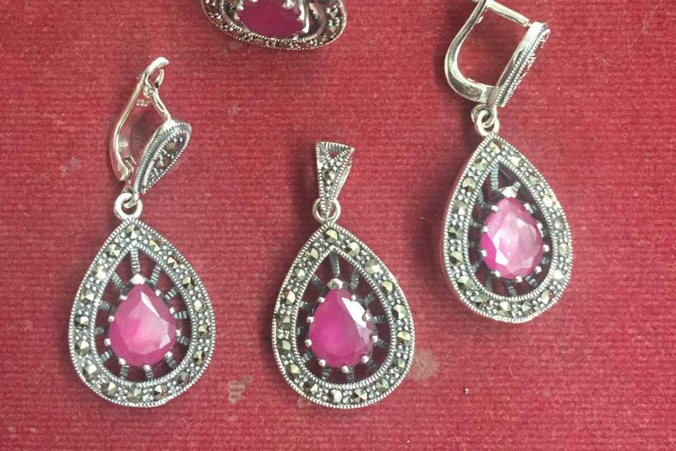 Pendant set