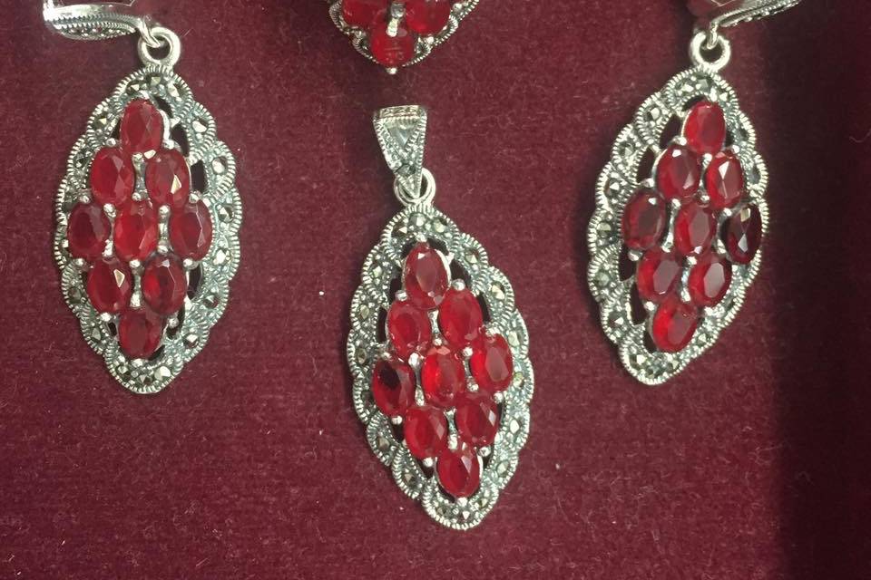 Pendant set