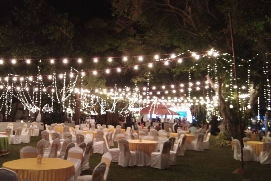 Wedding decor and lighting