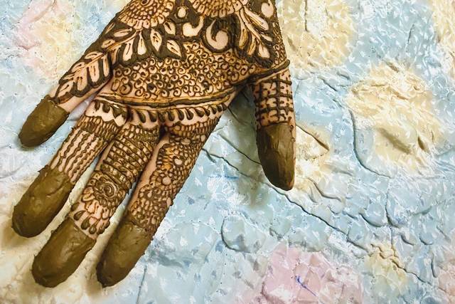 Best Mehndi Artists in India with price - Fabweddings.in