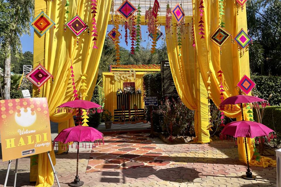 Haldi at pool