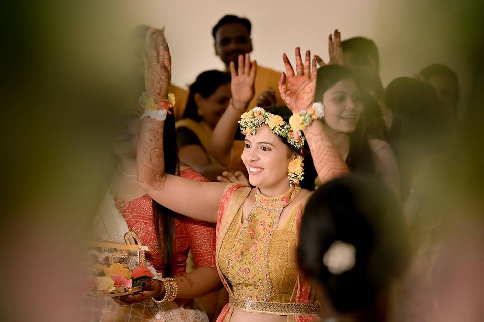 Haldi bride dance