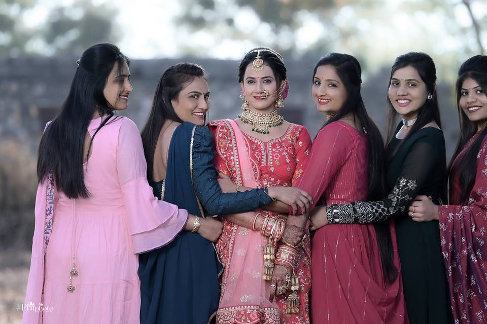 Bride with carxy frns