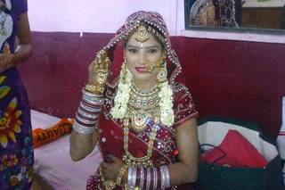 Sarla Beauty Parlour