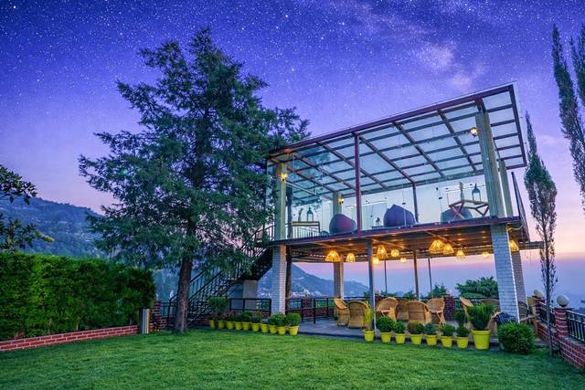 Glass lounge