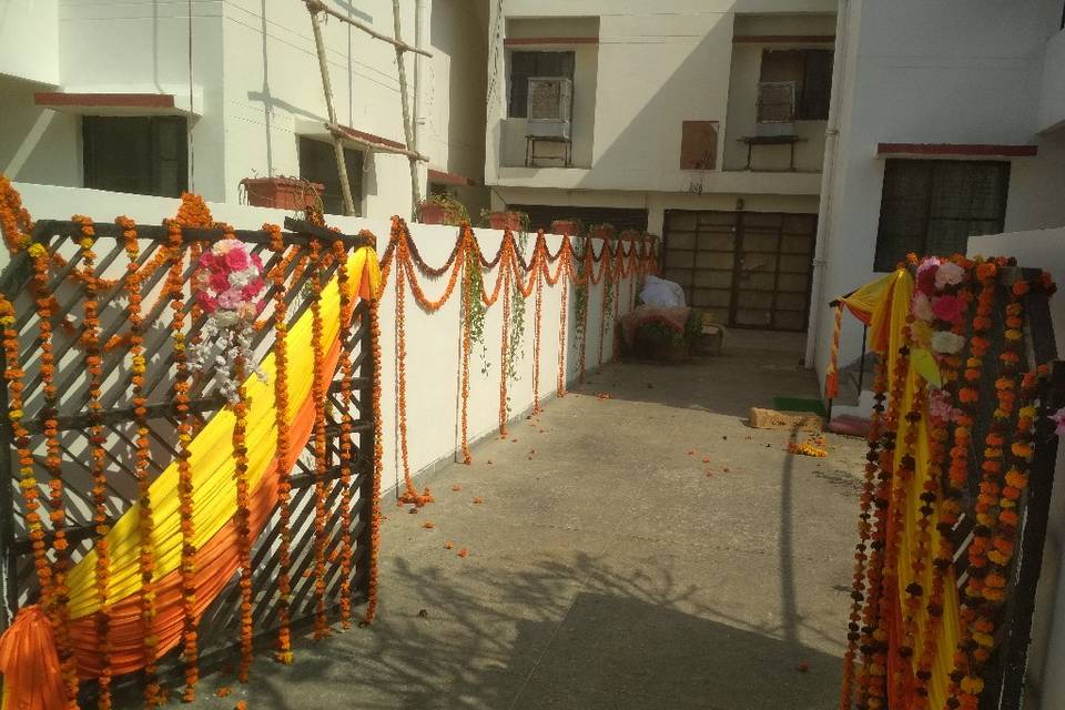 Gate decoration