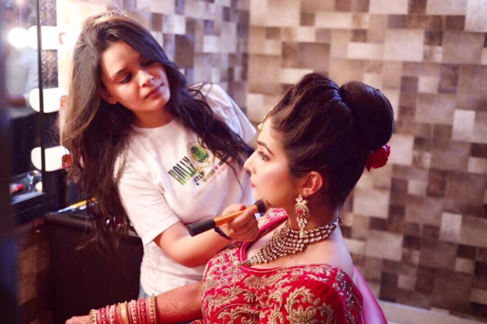 Makeup Artist Dikshi
