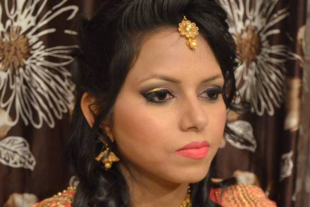 Ayushi Beauty Parlour