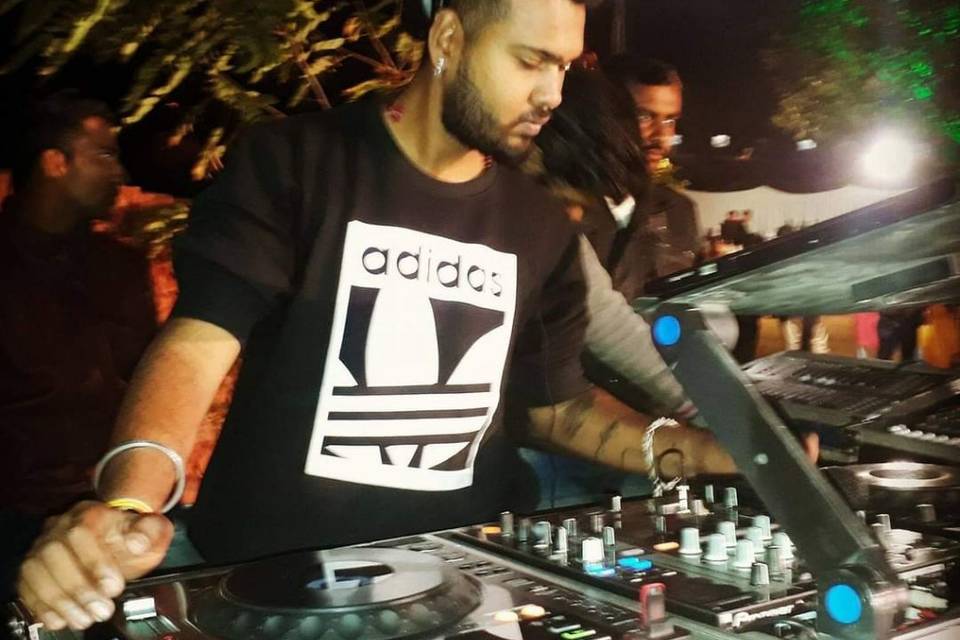 DJ Akshay Lakshkara