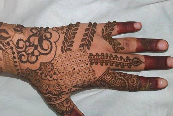 Mehndi Designer Khushi, Surat