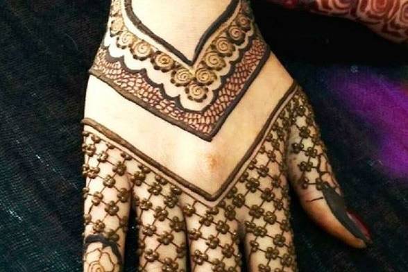 Mehndi Designer Khushi, Surat