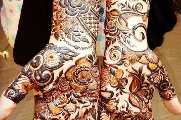 Mehndi Designer Khushi, Surat