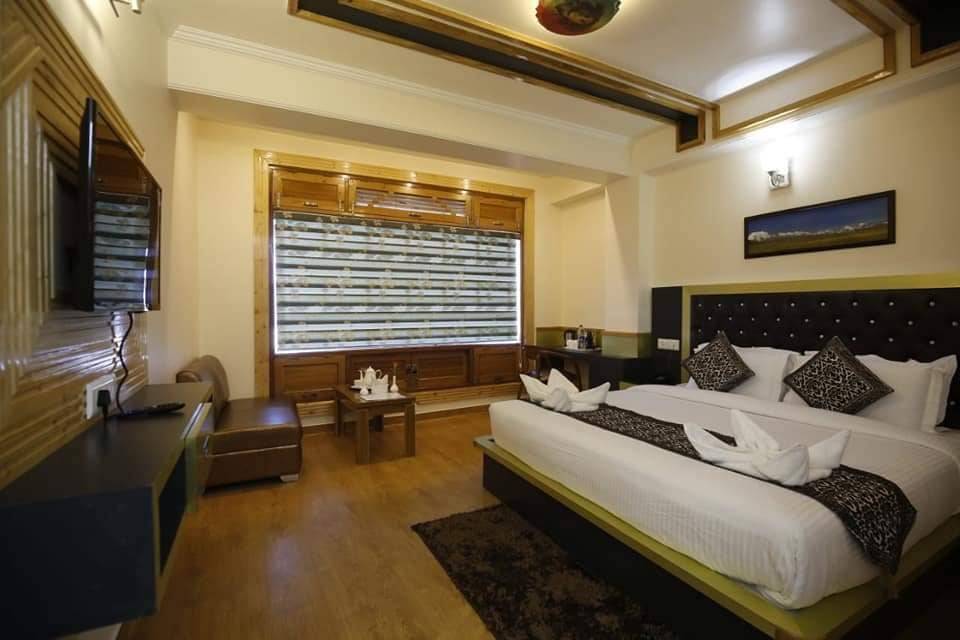 Hotel Rockey Knob - Shimla