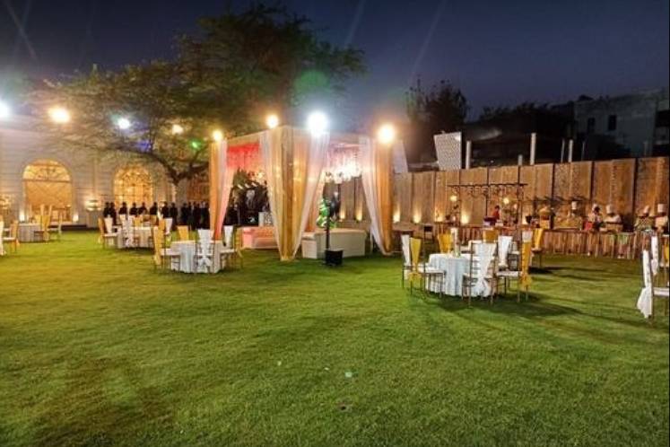 The Colors, Banquet Hall