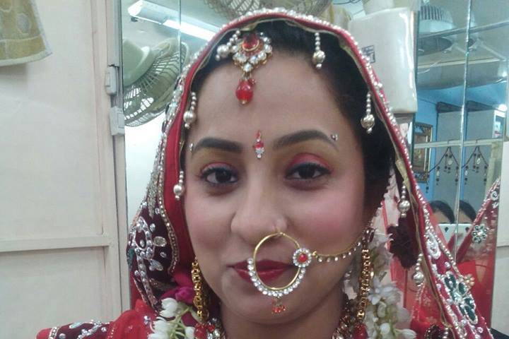Pari Beauty Parlour