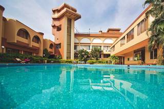 Paradise Isle Beach Resort 1