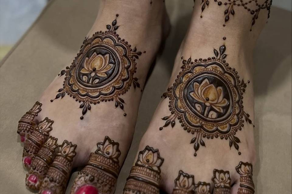 Bridal mehndi leg