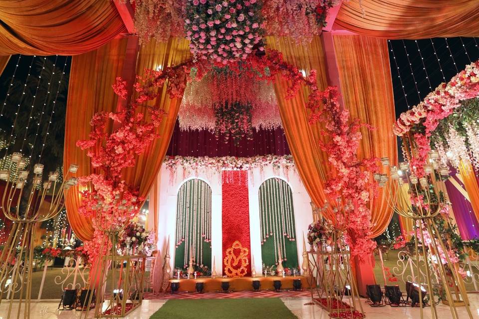 Namah entry decor